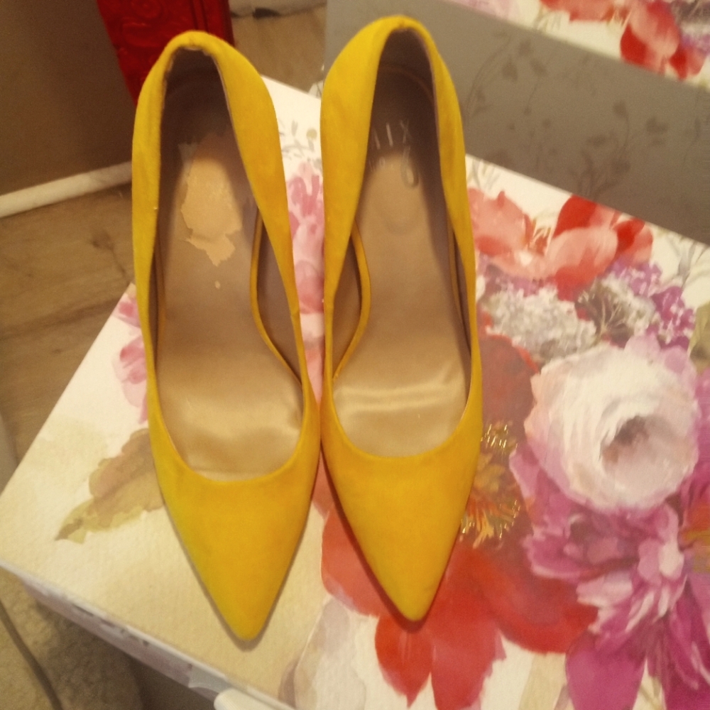 Womens Pointed Toe High Heels Pumps Yellow suede